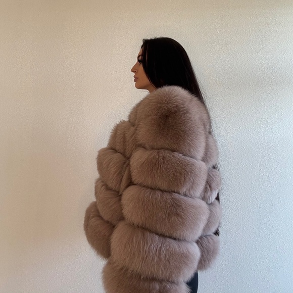 Fox Fur Coat - Picture 2 of 6